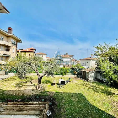 Ares - Vicino Al Di Garda E Stazione Treno Desenzano del Garda