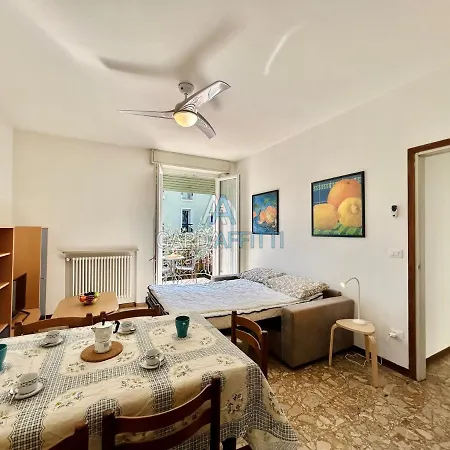 Ares - Vicino Al Di Garda E Stazione Treno Apartment *